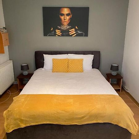 Best Home Hunedoara Bagian luar foto