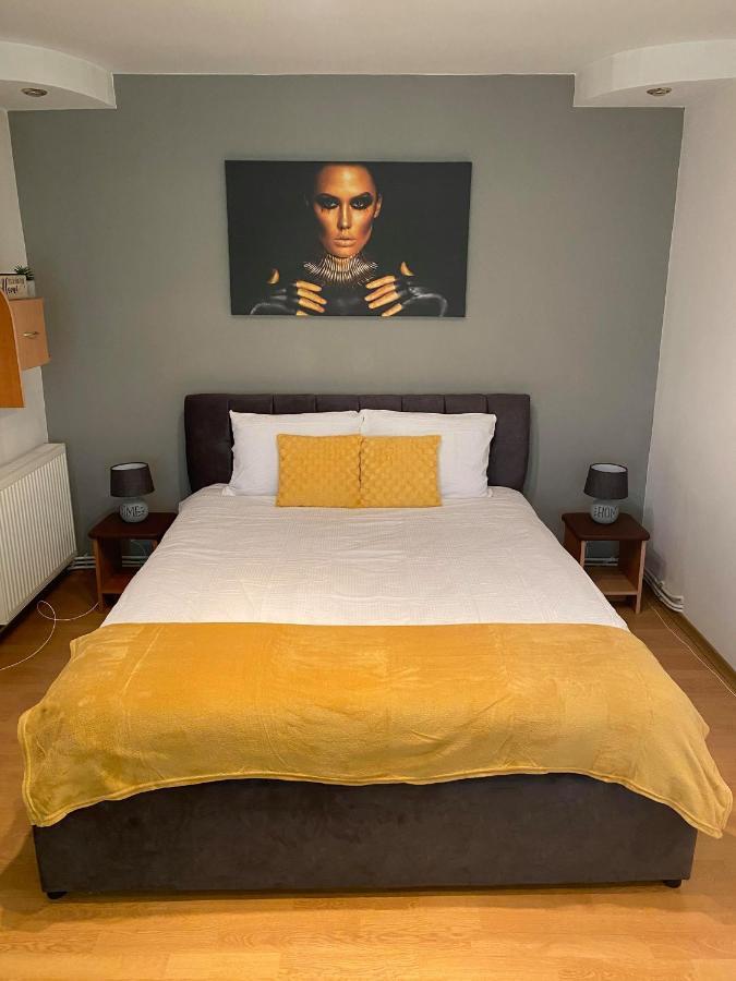 Best Home Hunedoara Bagian luar foto